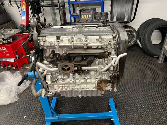 Restoration of Volvo 850R engine