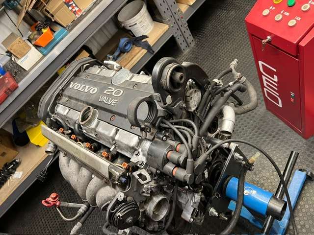 Restoration of Volvo 850R engine